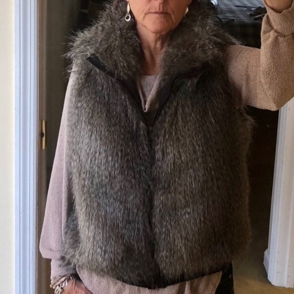 Faux Fur Vest by Takara - Picture 7 of 7
